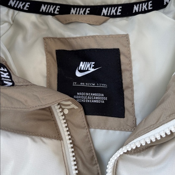 :Price Firm: Nike Toddler 2T Hooded Chevron Puffer Jacket in Khaki - Picture 5 of 6